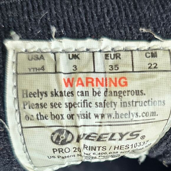 Heelys Pro 20 Print Black Red Flames Sz 4 Retro, Skater, Fun Sneaker with Wheels - Picture 9 of 9